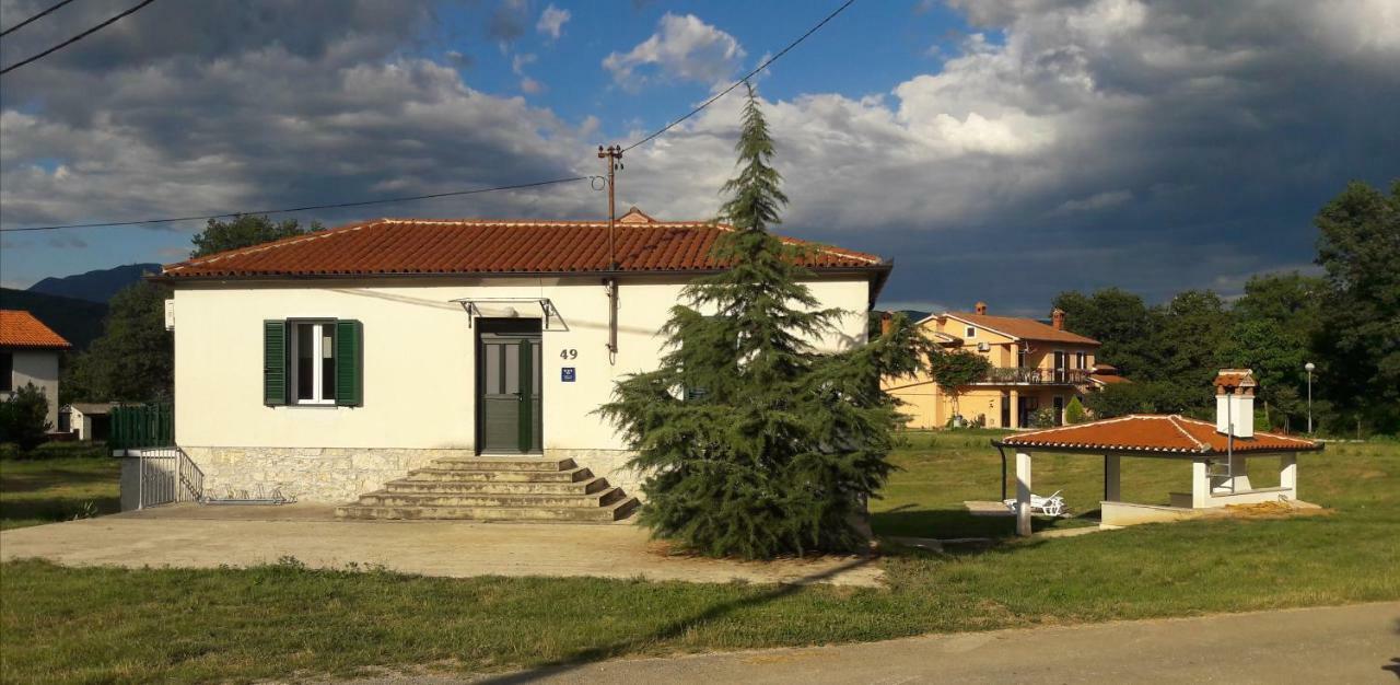 Villa Zwei Zedern Pićan Esterno foto